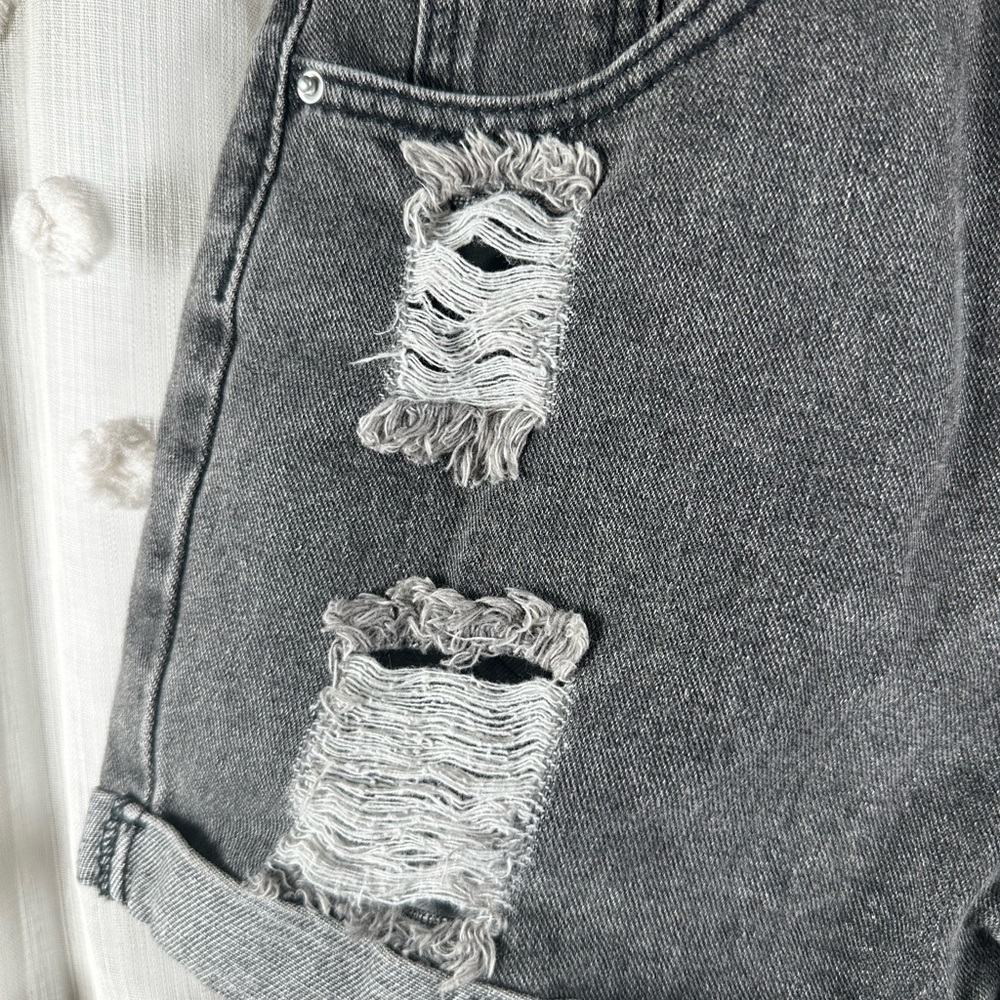 SHEIN Women’s Charcoal Distressed Jean Shorts Size XS(2) - Picture 5 of 7